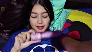 เธอรอให้ผัวนอกใจออกไปแล้วมอบตูดสั่นๆ ของสาวเม็กซิกันผมน้ำตาลให้ดิลโด้ใหญ่ในฉากตีตูดโฮมเมด