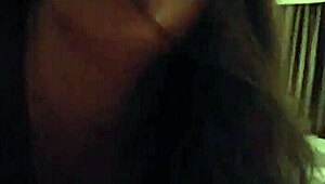 Hintli kadın şişman amcığını siyah canavar yarrağınla doldurmayı seviyor