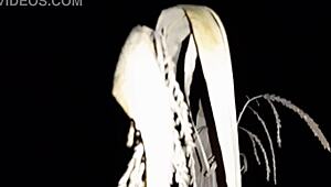 क्या होता है जब मैं अपनी स्टेपमॉम को बाहर पेशाब और मस्ती करते पकड़ती हूँ - Lesbian Illusion Girls