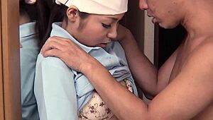 สาวญี่ปุ่นรูมเซอร์วิสผอมบางยั่วลูกค้าให้เย็ดฟุตเฟติชในโรงแรม