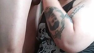 Тройки разогреваются ранним утром с Бэби Николс, делающей минет и еблю в догги австралийским латиносам