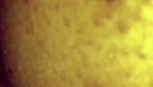 Milf ebony Mrs Lala leva gozada dentro do cuzão grande de perto