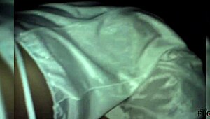 Vecina Me Invita a Ver Porn y Me Monta Anal