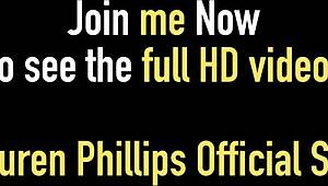 카르멘 발렌티나, 섹시한 란제리에서 큰 클리토리스 자랑해