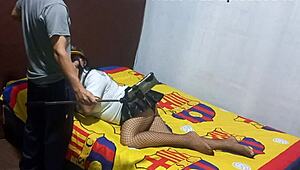 Ik betrapte schoonmoeder bij aftrekken! Ze smeekte om homemade porno af te maken