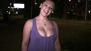 Gledao sam zvezdu velikih sisa Kristal Svift kako je pounded u javnoj uličnoj orgiji kroz prozor automobila sa grupnim oralom