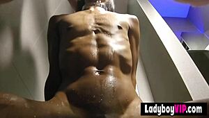 ליידיבוי תאי טיפש סובל זיון תחת גס בלי קונדום POV בסשן התחפשות קינקי