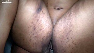 Я оттрахал в жопу ту пышную толстую жопу африканской поварихи с кремпаем огромного члена