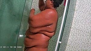 은밀 카메라 브라질 밀프 이웃 보지 면도 현장 찍혔어