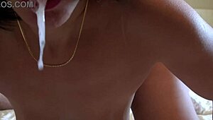 Madrasta peituda alemã amadora mama e fode enteado caseiro até gozar forte.