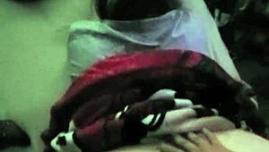 Latina de bunda grande curvada em doggystyle.