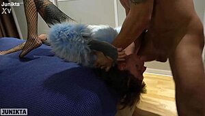 Irmã postiça fumando e levando foda bruta do irmão em meia-calça