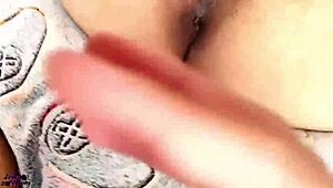 Minha prof de inglês deixa gravar enquanto enfio dedos na buceta dela