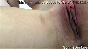 Hé, check deze geile bbw Sophie Dee die haar dikke mature kut likt