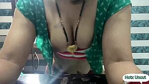 Desi bhabhi romantiseert met devar met grote lul zuigen