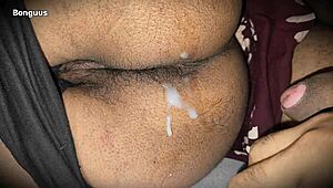 Stepmor krever hard rumpelek og sprut på moden svart gaping rumpehul nærbilde amatør