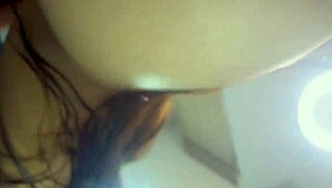 Zaad op het gezicht van mijn universiteitsvriendin