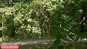 Regarde Jeny Smith nue en public ?