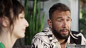 Az az én fiam, most baszd meg a mostohaanyád borotvált punciját mélyen és keményen interracial fújással