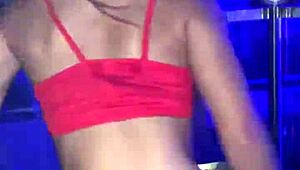 Nicks Rodrigues danst funk op het feest met dat jonge 18+ stoute meisje