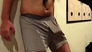 Mulher Usa Meu Pau e Bolas Como Saco de Pancadas em Femdom Bofetada