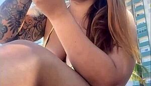 A strandon vagyok geil, mutogatom magam a pasinak!