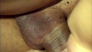 Melanie Jagger prende due grossi cazzi neri in DP mentre fa camping?