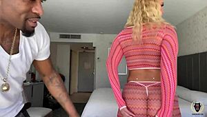 Rome Major gozando na bunda suculenta da Mellanie Monroe