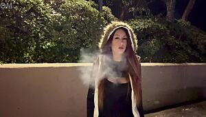 Artemisia Love ryger sent om natten med store patter?