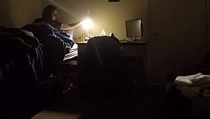 Rintava MILF jää kiinni piilokameralla tässä amatöörivoyeur-videossa, kurvit isot tissit paljastettuina. Kommentoi vakoilua.