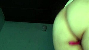 Ik ben Mika, Colombiaanse met harige tieten, masturbeer mijn gezwollen tepels