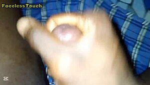 तो ये स्किनी पोर्नस्टार चिक ऑयल्ड लेग्स वाली बड़े लंड को अनसेंसर्ड हैंडजॉब देती है तेरे बारे में सोचते हुए