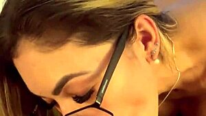 ミルフがデーティングサイトの男を誘ってメイド服で楽しんだ