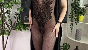 Uh, min lärarinna i lingeri och glasögon är så het... stor röv med!