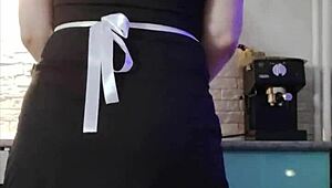 Seksikäs alusvaatehottie Mandy Muse saa naidaa koiran asennossa BBC:n toimesta