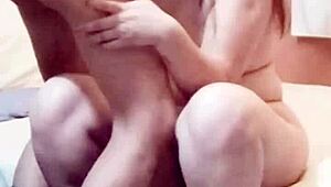 Môj priateľ ma zdieľal so susedom a dobre som mu cucala kohút.