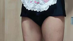 Jovencitas asiáticas con juego anal intenso y tapón