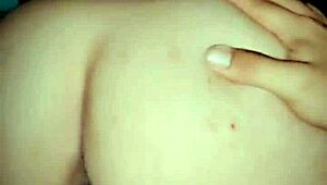 Caliente hermanastra luce su culo curvy para semen 😍