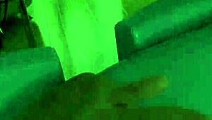 Prodomina koja guta spermu peguje svog suba strapon dominacijom