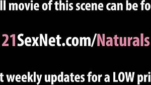 Blondi Viktoria Pure antaa jalkahierontaa sitten tulee nai