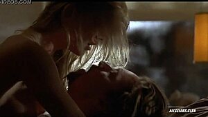 Victorias Pequena Submissa 18+ Horsie Leva Dominação de Pés e Montaria em Cena Fetish Caseira