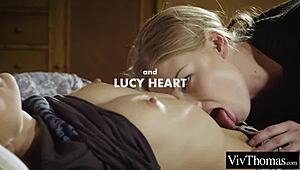 Frumoase adulte se angajează în activități lesbiene autentice.