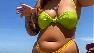 Oh, ik flash mijn dikke kut op het strand!