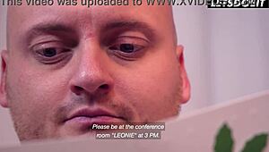 Jolee Love และ Lilli Vanilli เปลี่ยนปาร์ตี้คริสต์มาสเป็นเซ็กส์กลุ่ม