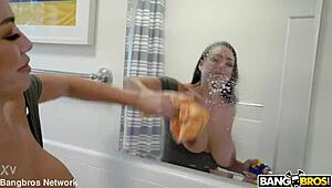 야옹이 펠라로 자지 깨끗이 청소