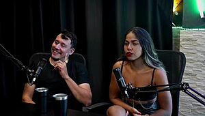 Casal Kaliente megosztja fetish sztáréjüket az énekessel