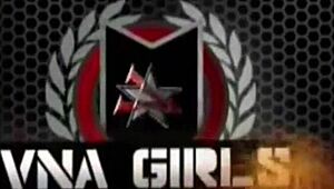 Blonde avec gros cul se déshabille nue en lingerie transparente