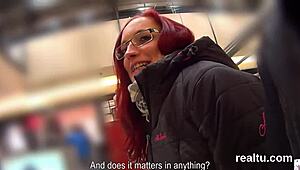 Mooie Tsjechische kitten geplaagd in winkel dan POV geneukt