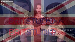 Brittiläinen sairaanhoitaja venyttää pilluaan nussikon avulla