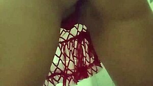 Kau Nampak Saya Kena Tangkap Lancap Punggung di Bilik Air?